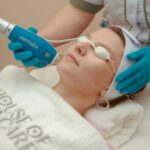 un dermatologue