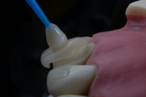 un gros plan d'une brosse à dents